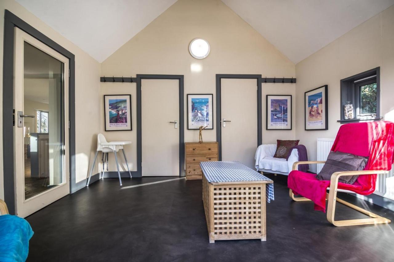 Rock Cottage - 3 Bedroom Holiday Home - フィッシュガード エクステリア 写真
